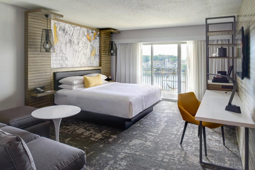 Guest room, 1 King, Sofa bed, Lake view, Balcony interior